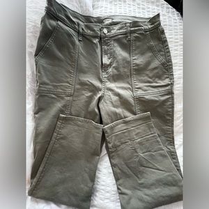 Skinny-Hi straight, extra high rise, secret slim pockets